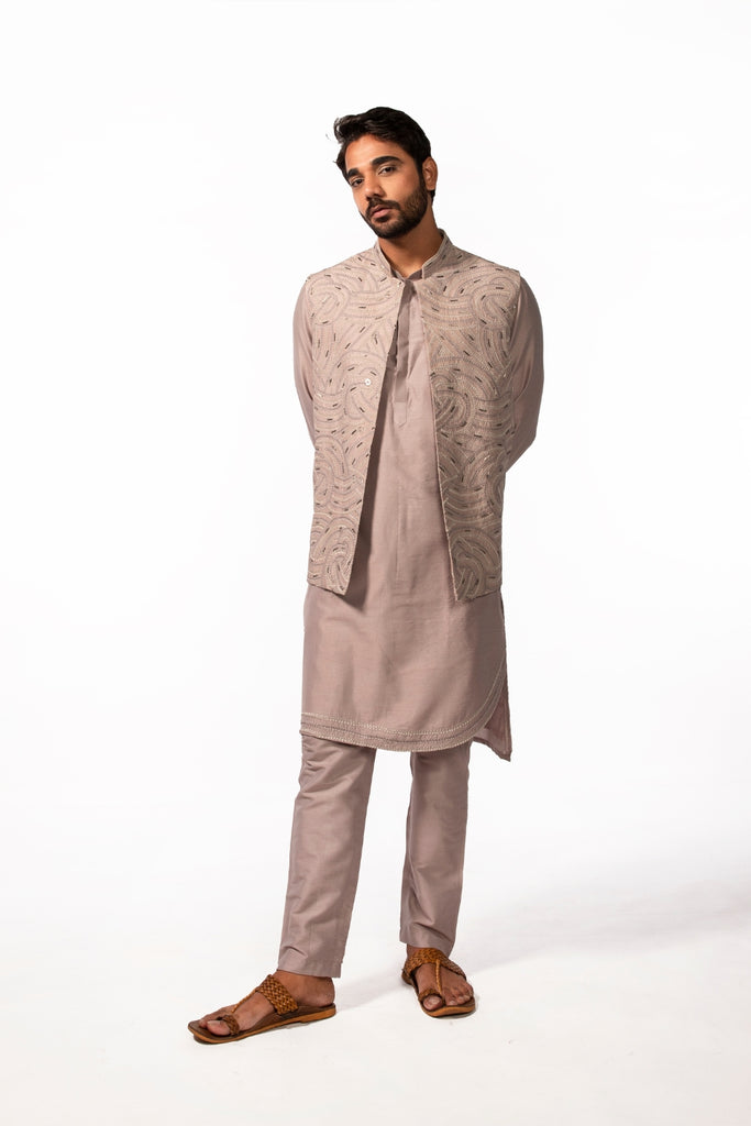 MAUVE EMBROIDERED KURTA WITH MAUVE EMBROIDERED BUNDI