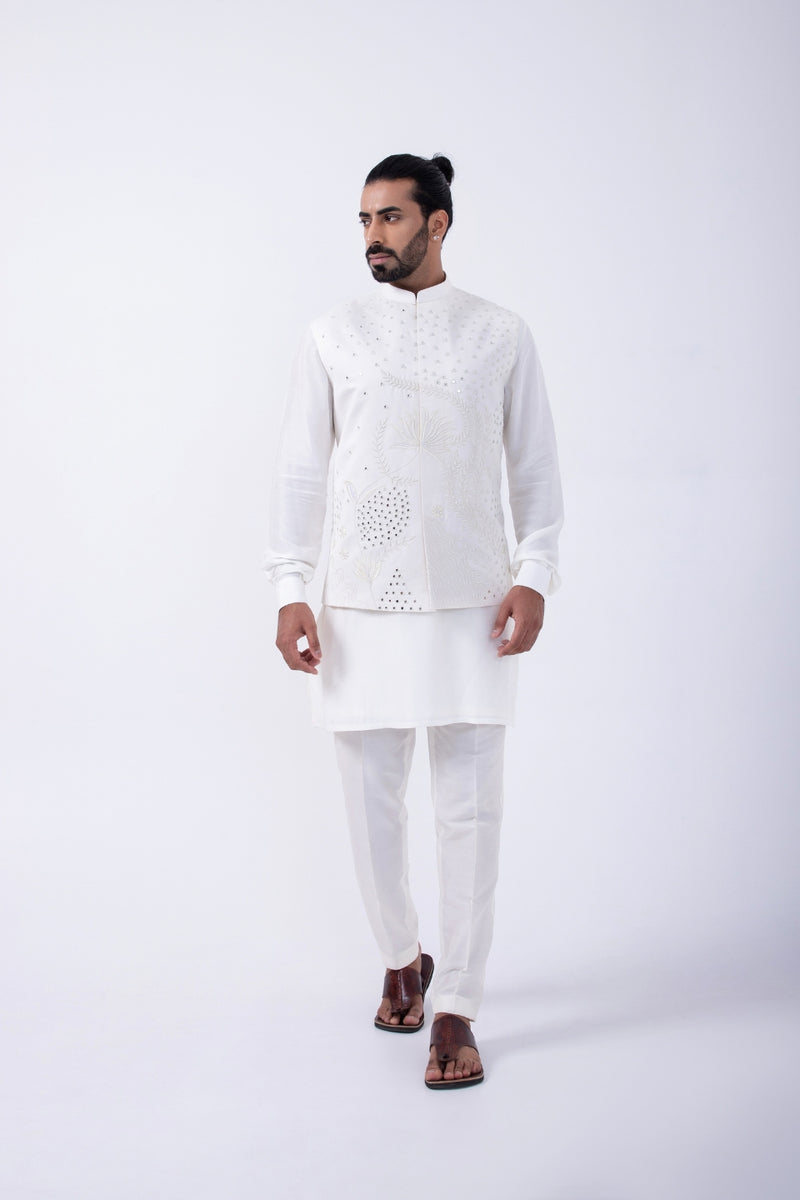 IVORY KURTA SET WITH IVORY LOTUS WATERDROPS BUNDI