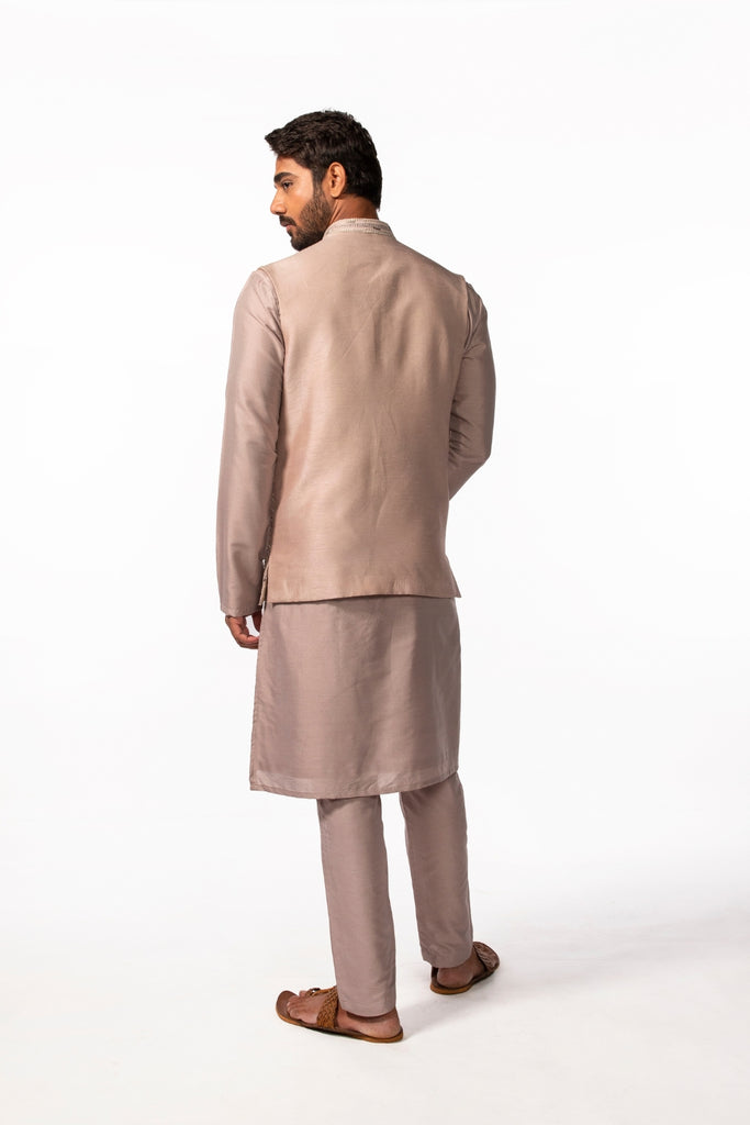 MAUVE EMBROIDERED KURTA WITH MAUVE EMBROIDERED BUNDI