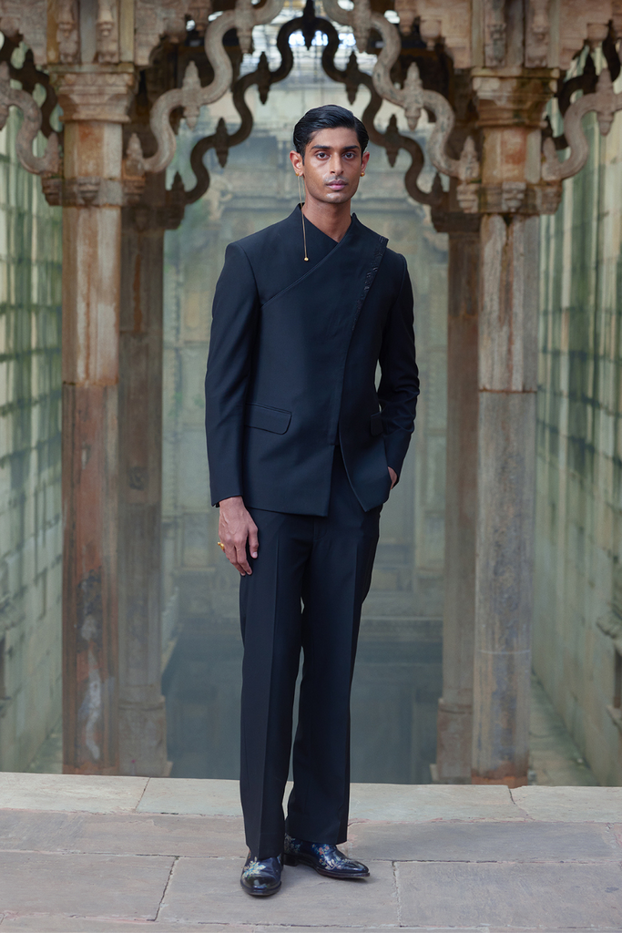 SIDE FLAP EMBROIDERED SUIT