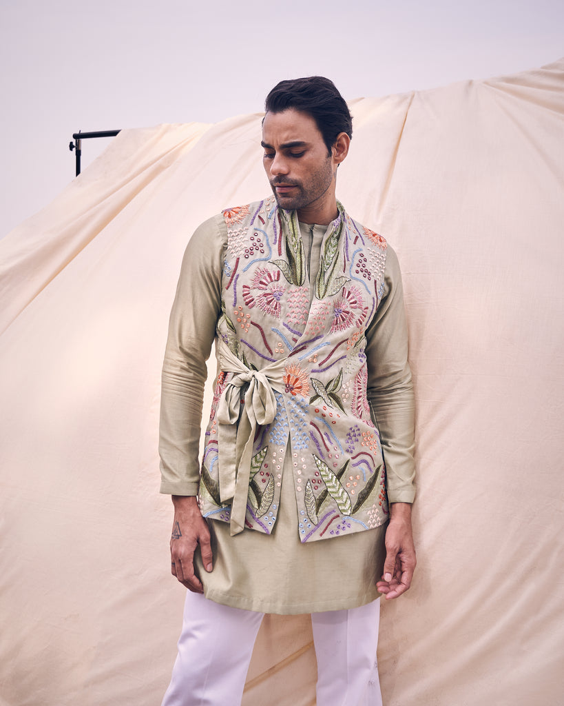 TIE-UP BANDI SET WITH MULTICOULOUR EMBROIDERY