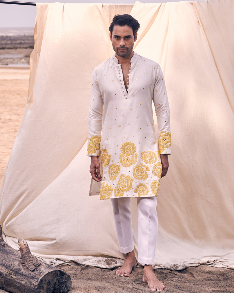 APPLIQUE FLORAL EMBROIDERY ON IVORY KURTA