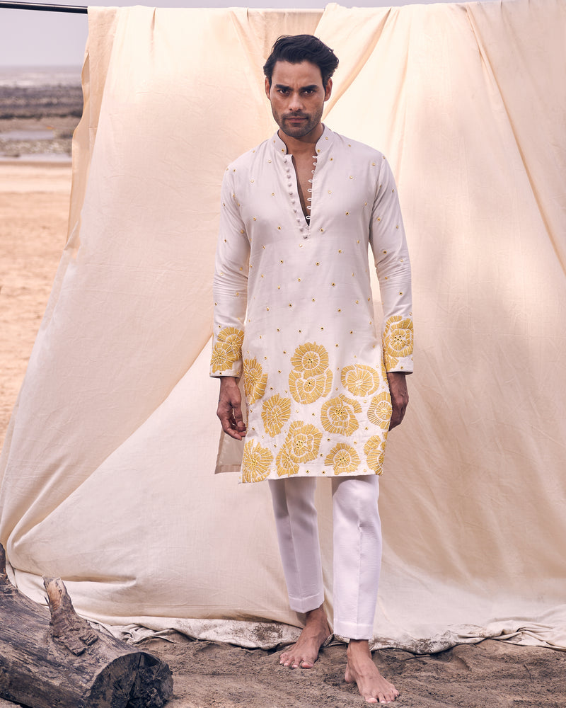APPLIQUE FLORAL EMBROIDERY ON IVORY KURTA