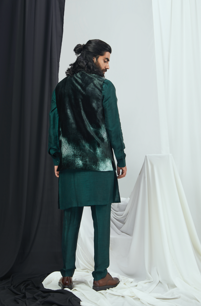 EMERALD NOKIA SILK KURTA WITH PANTS AND BLOTCH PRINTED VELVET BANDI