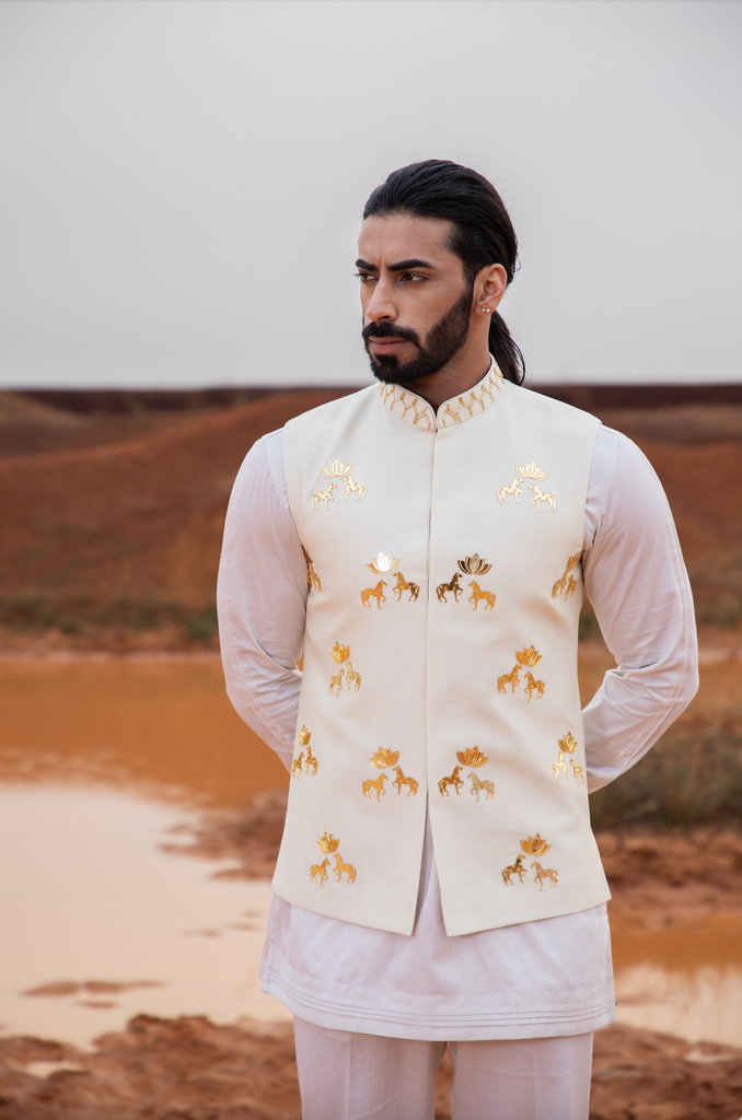 IVY HORSE - LOTUS BUNDI
