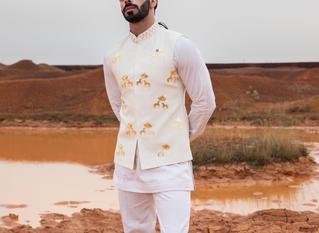 IVY HORSE - LOTUS BUNDI