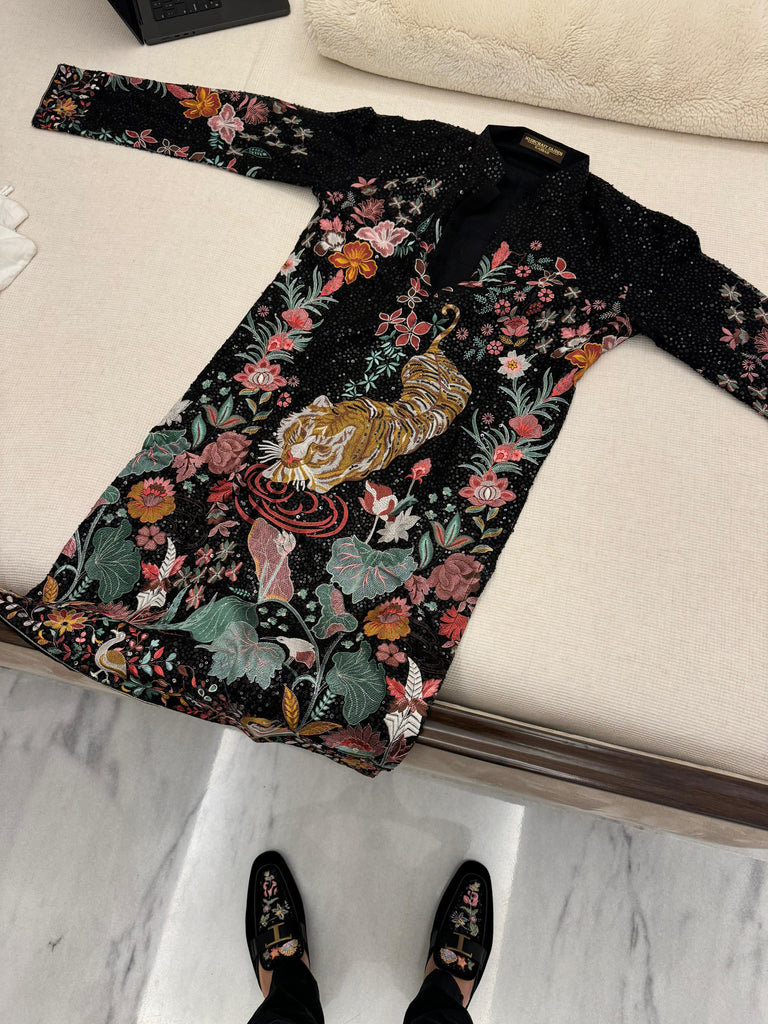 BLACK FLORA-FAUNA EMBROIDERED KURTA WITH INTRICATE MULTI-THREADWORK AND TONE-TO-TONE SEQUINS.