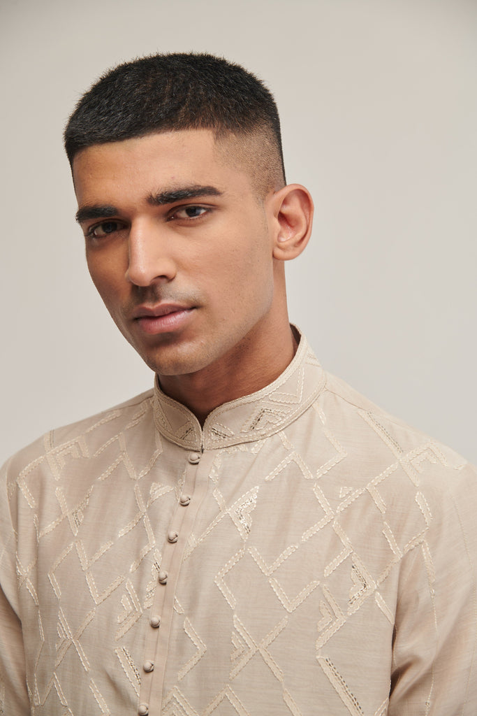 THREAD EMNROIDERED KURTA SET IN VANILLA