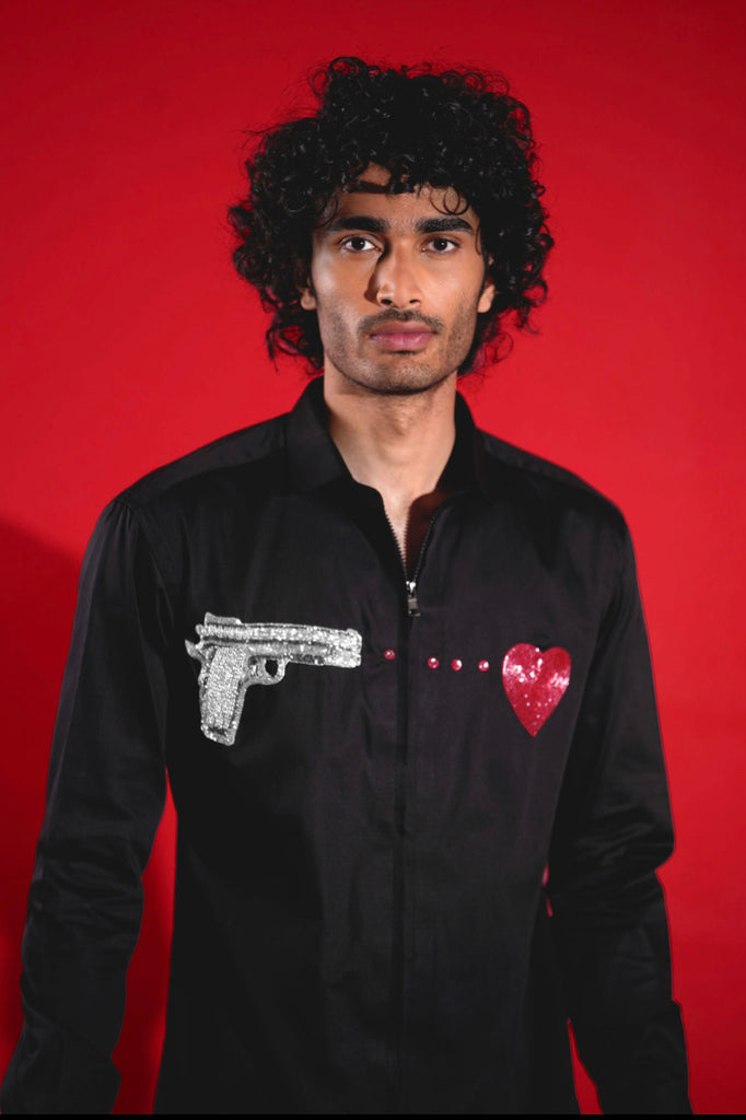 HEART AND GUN BLACK SHIRT