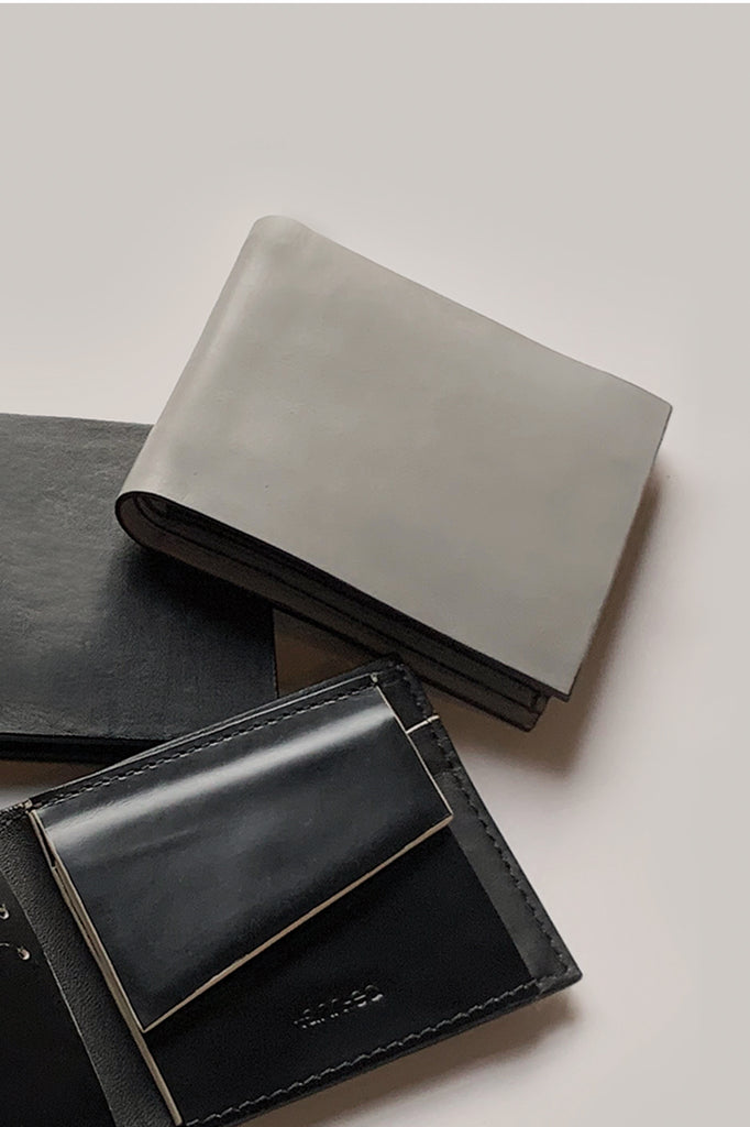 Pigeon grey and Glassy Cherry Classic M Wallet